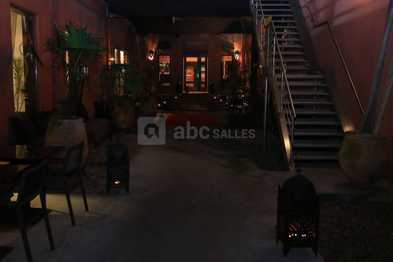 Le Riad et la terrasse de nuit.
