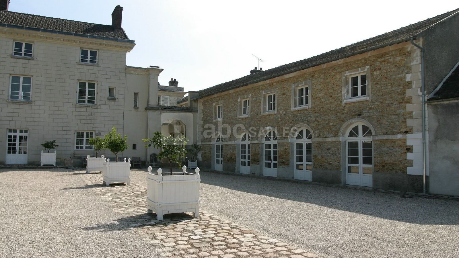 Cour d'honneur et orangerie