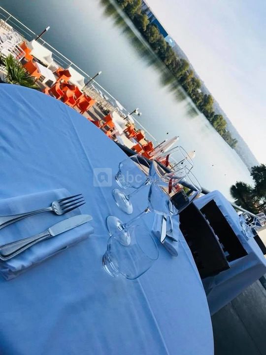 Dîner au bord de l'eau