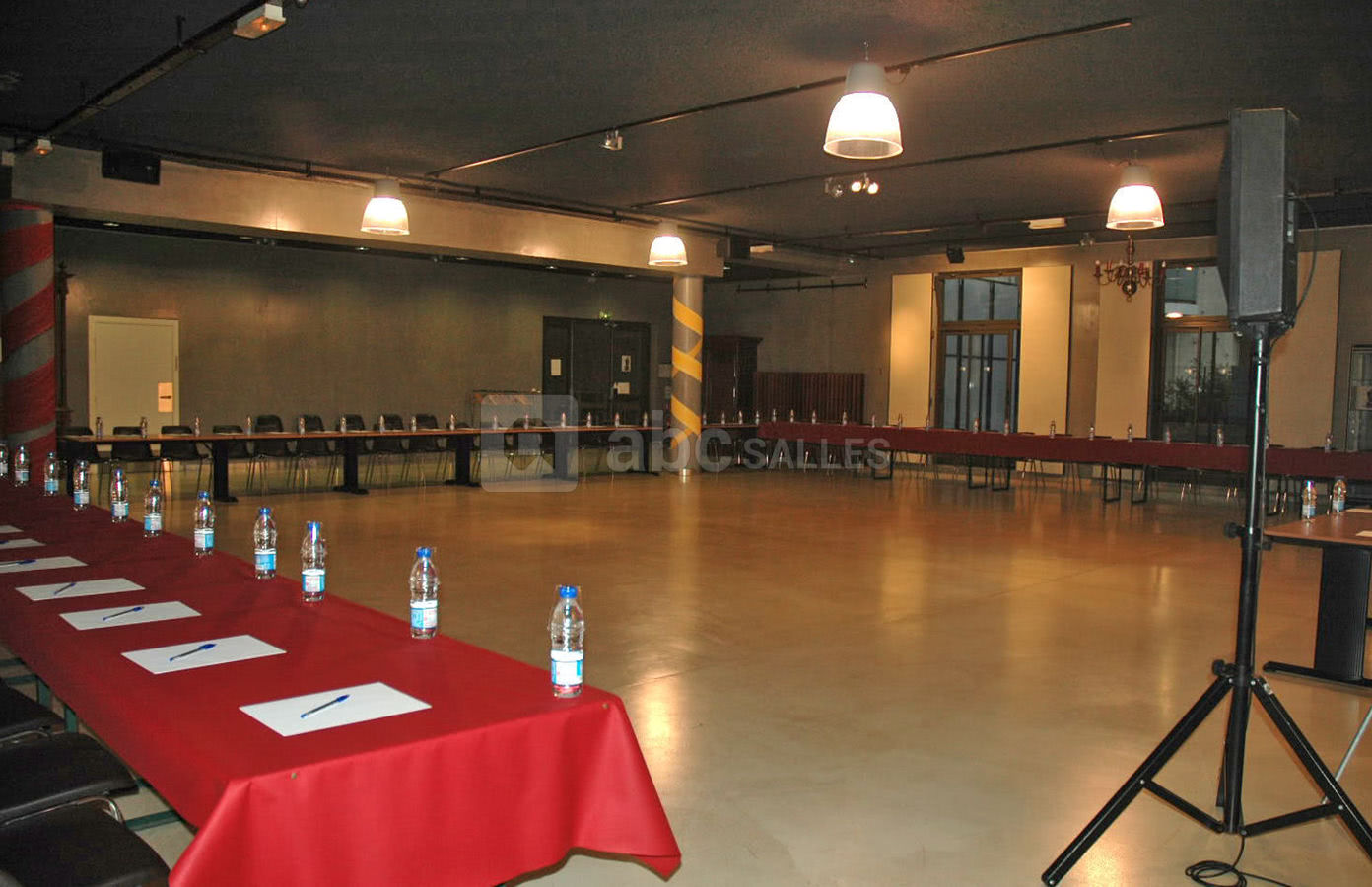 Réunion en u 65 participants