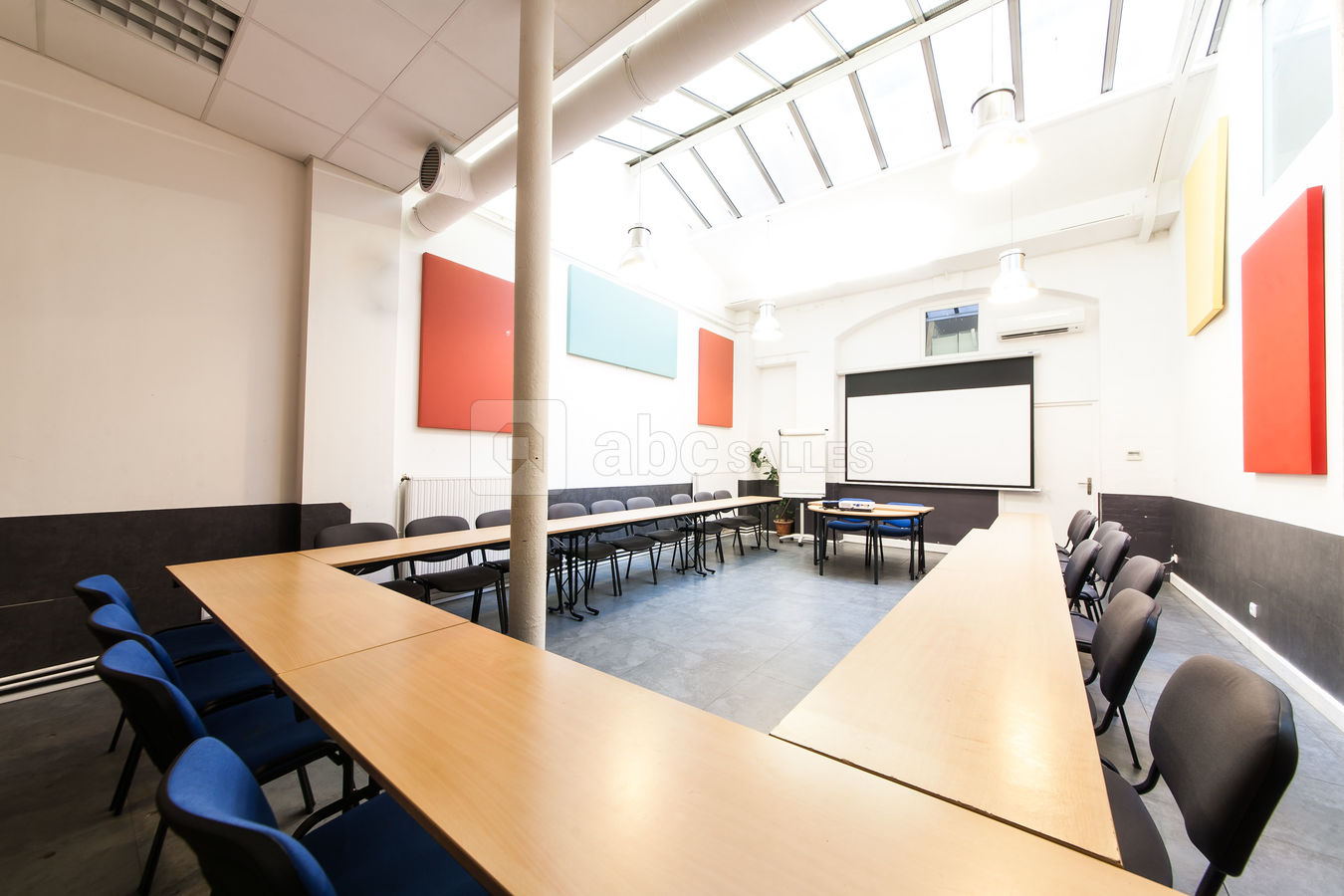 Salle 2 RDC 28 en U