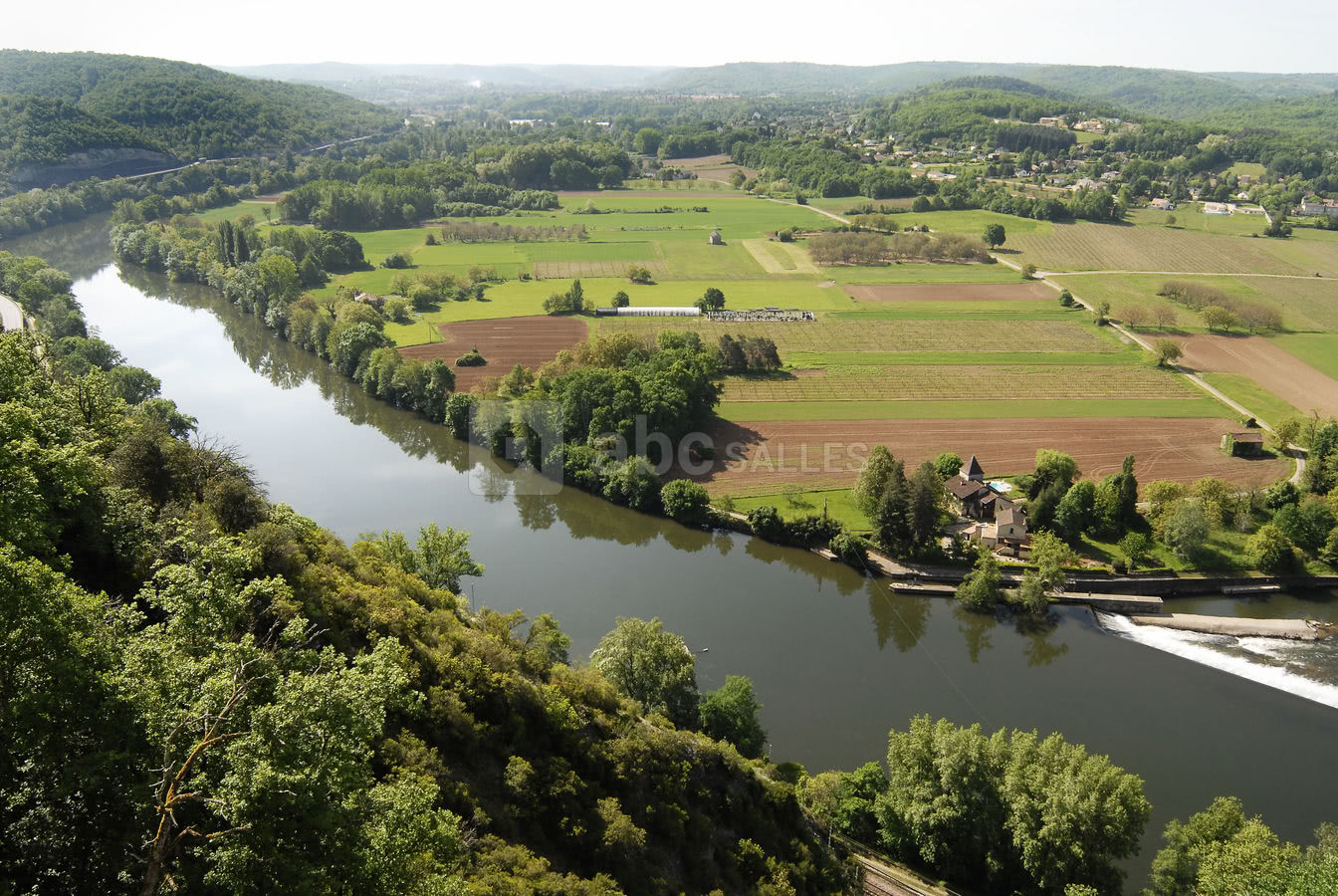 Vue du château sur la vallée du lot