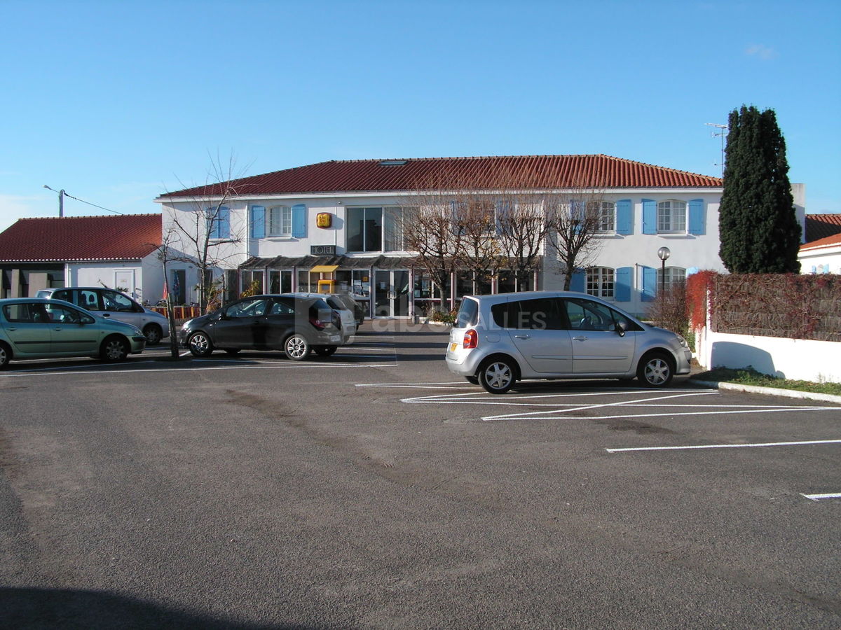 Le parking privatif du relais