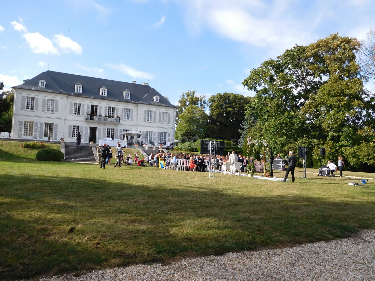 Cérémonie dans le parc