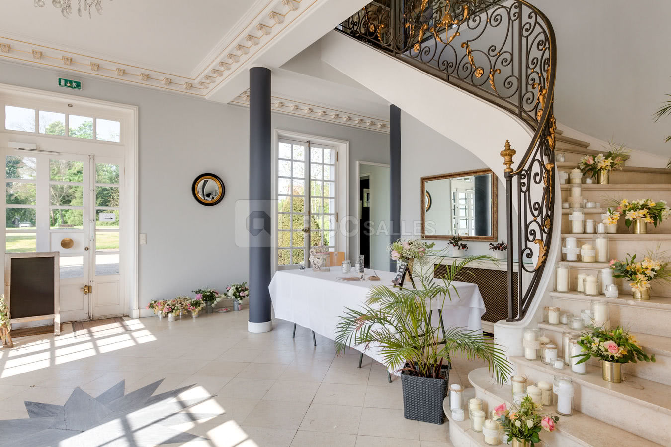 Magnifique escalier dans l'entrée