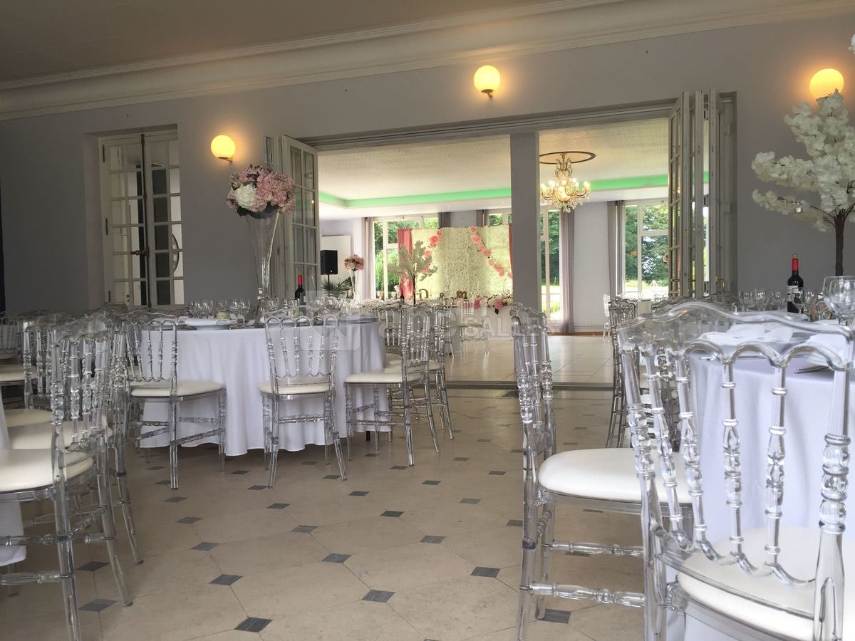 Dîner dans une déco PURE
