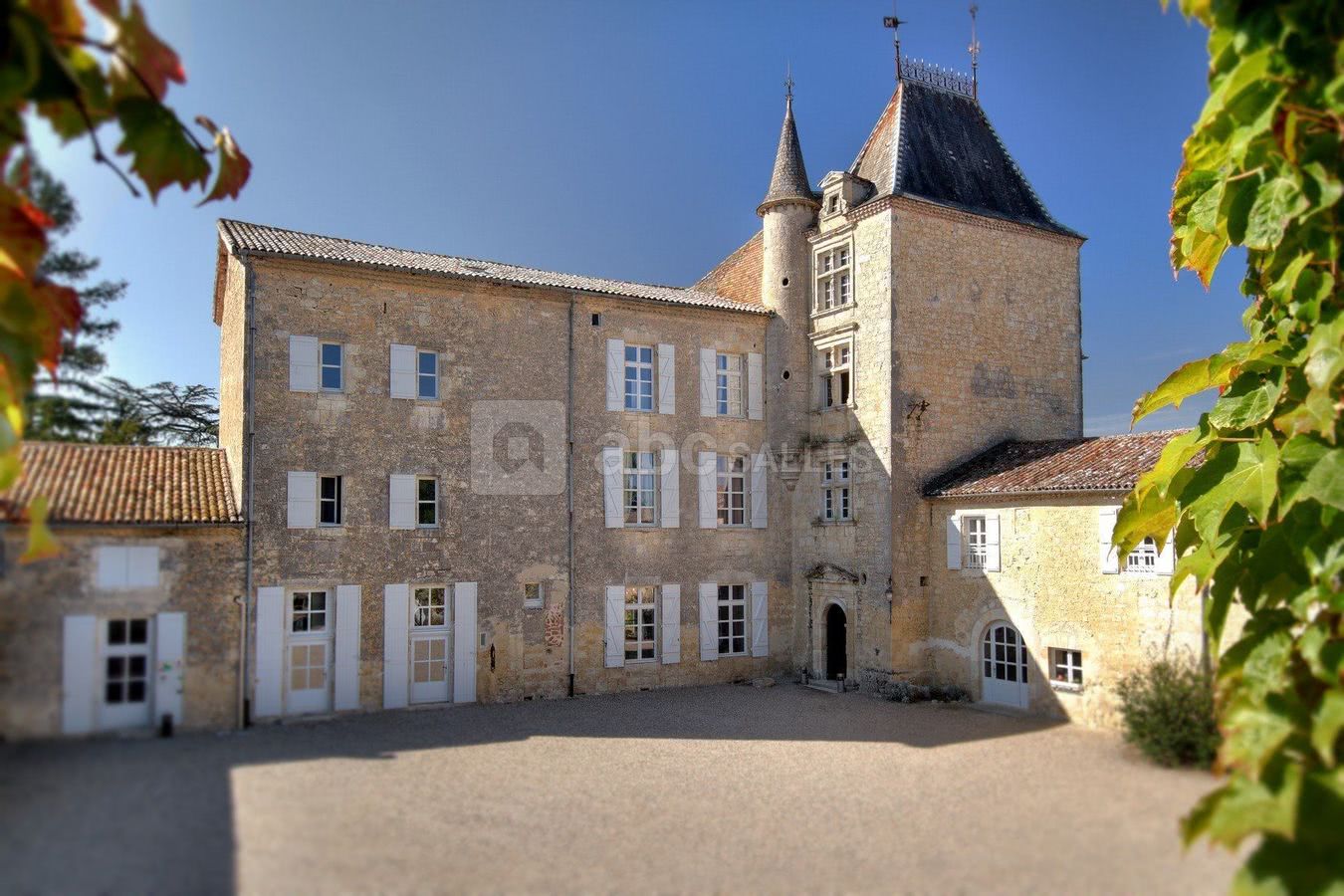 Cour du château de mons