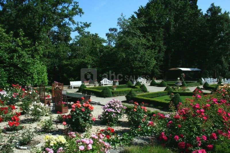 Roseraie jardin à la française