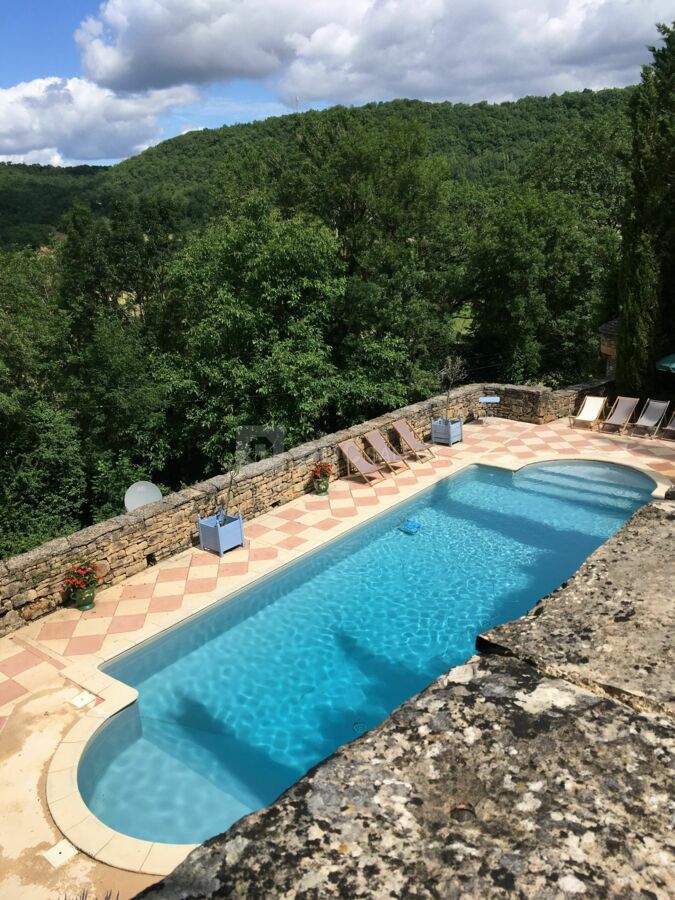La piscine réservée aux mariages et aux gîtes