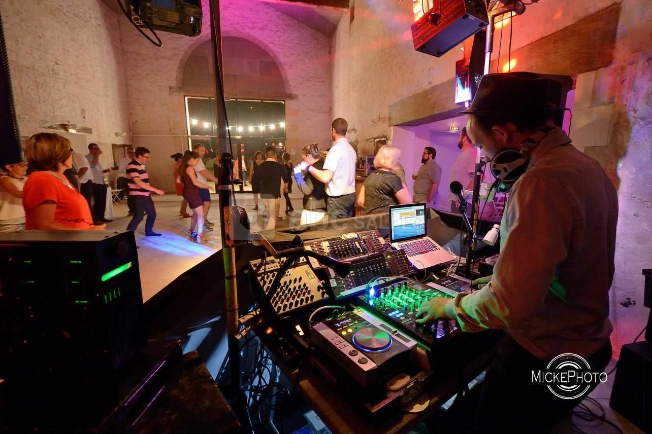 DJ