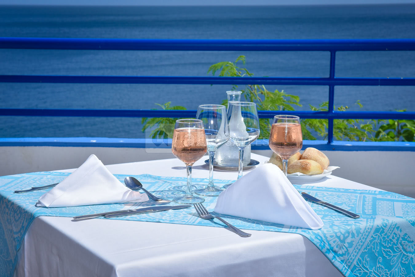 Anniversaires, mariages, baptêmes, repas d'affaires, dans notre restaurant le Bleu Marine tout est possible