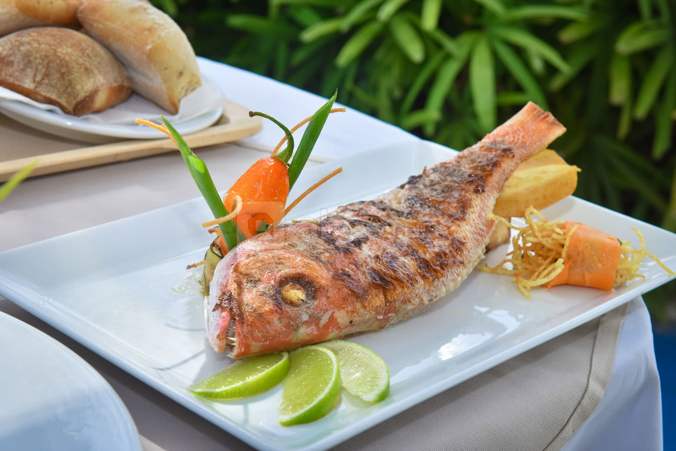 Repas assis, buffets, cocktails... notre restaurant et ses terrasses offrent un large choix de possibilités