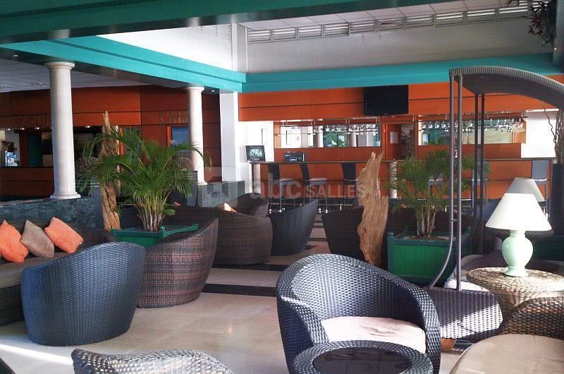 Un deuxième bar prend le relais de 16h00 à 23h00
