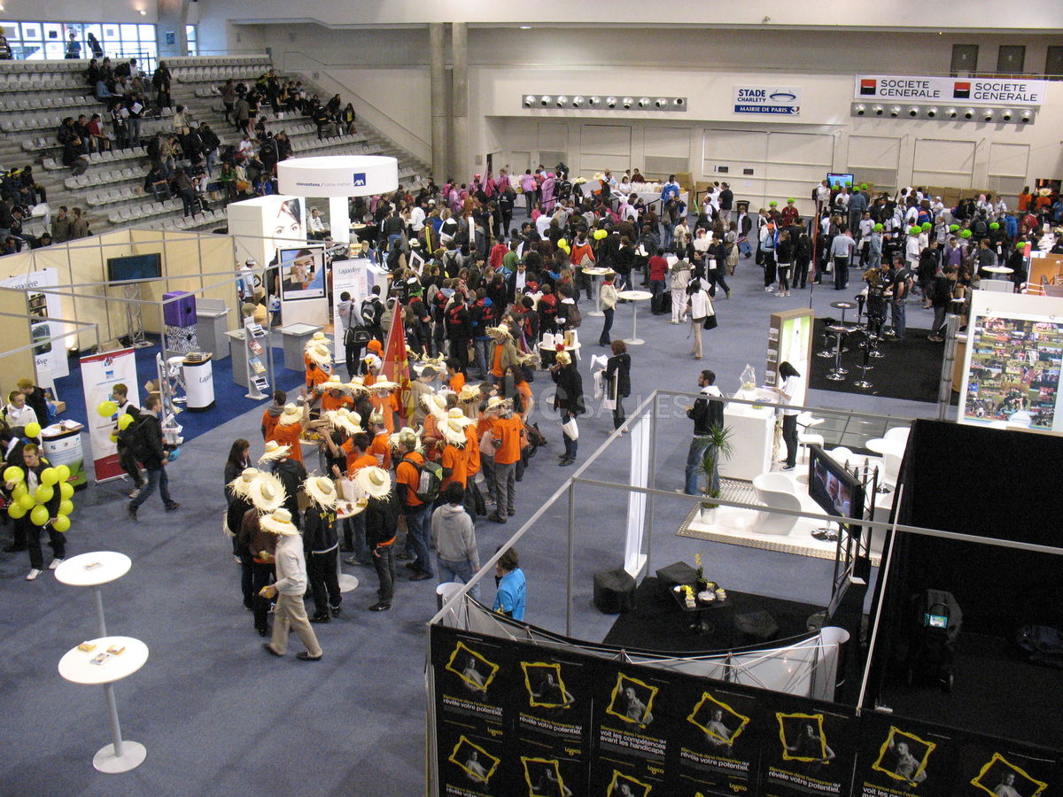 Salon professionnel dans la salle charpy