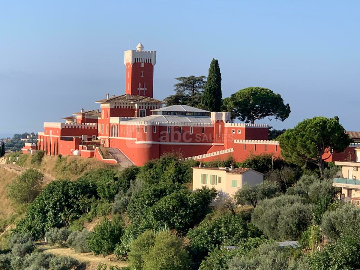 Château de Crémat vue extérieure