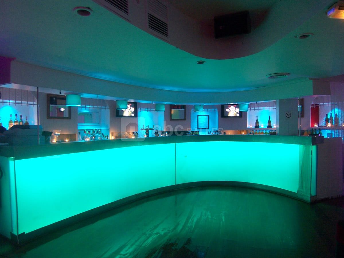Bar éclairage turquoise
