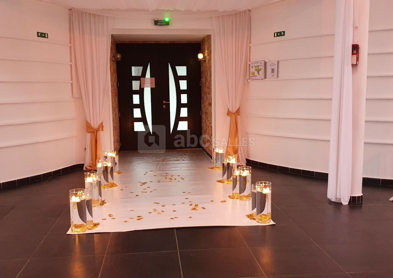 Accueil dans verrière décorée