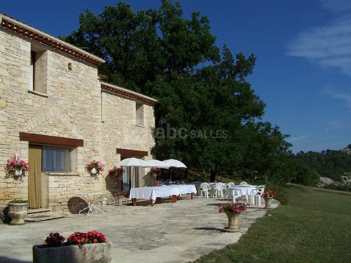Facade maison en pierre