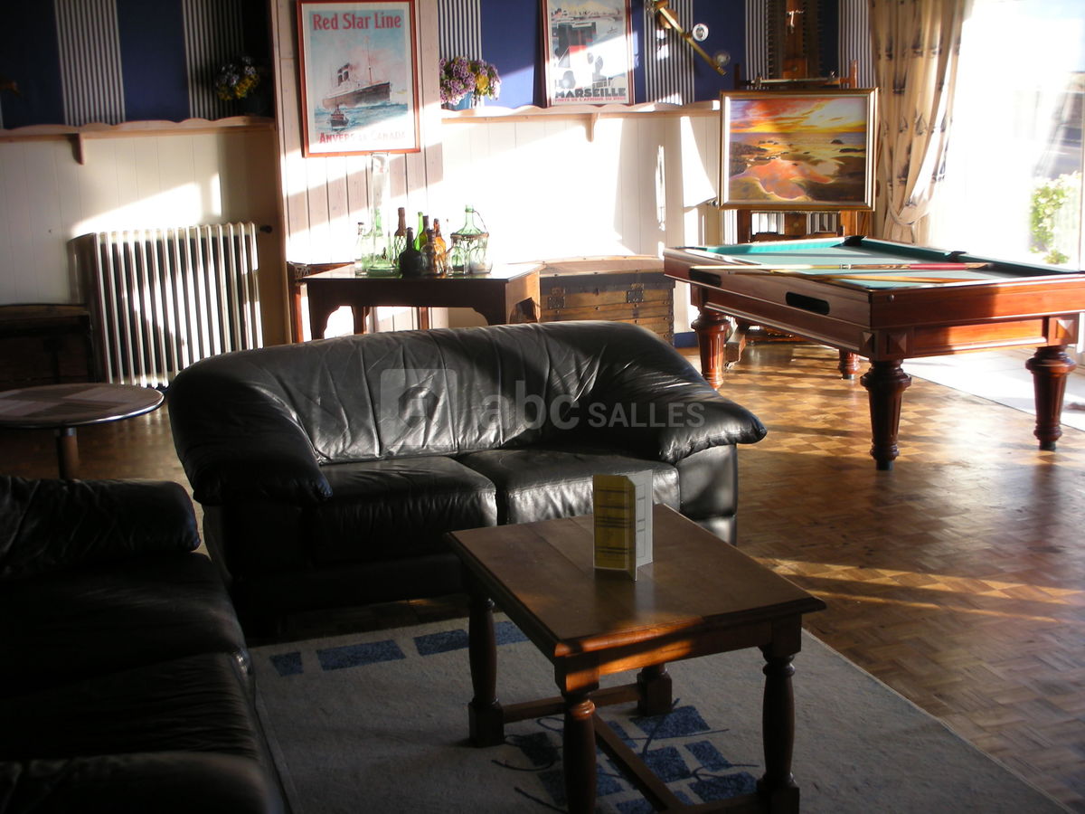 Vue du salon avc billard