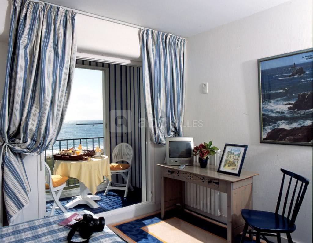 Chambre avec balcon vue sur mer