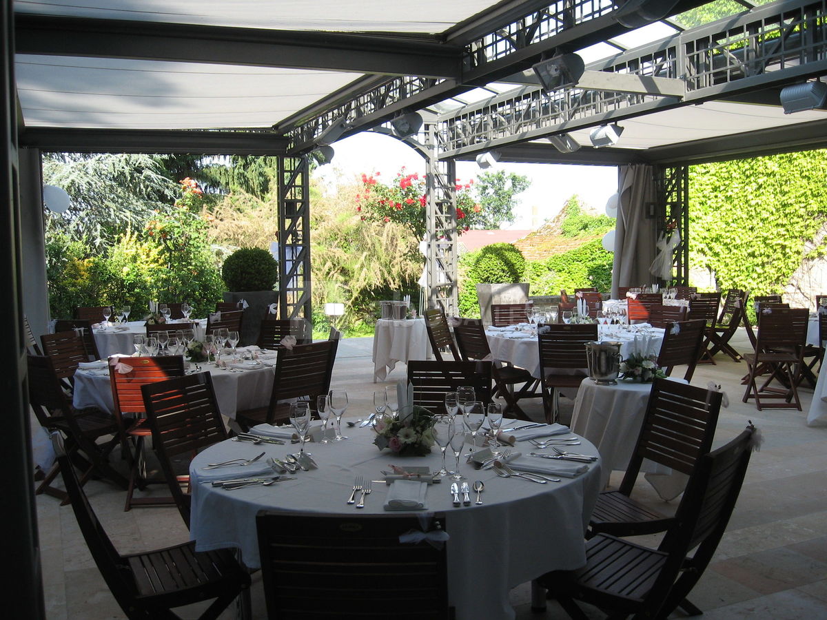 Repas dans l'orangerie