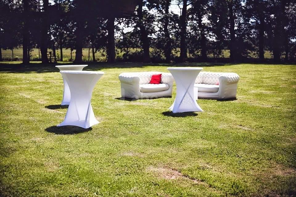 Nous tenons à remercier Adeline & Cédric d'avoir accepté de partager avec vous quelques souvenirs de ce jour si particulier pour eux... Leur union au "Petit Moulin du Rouvre".