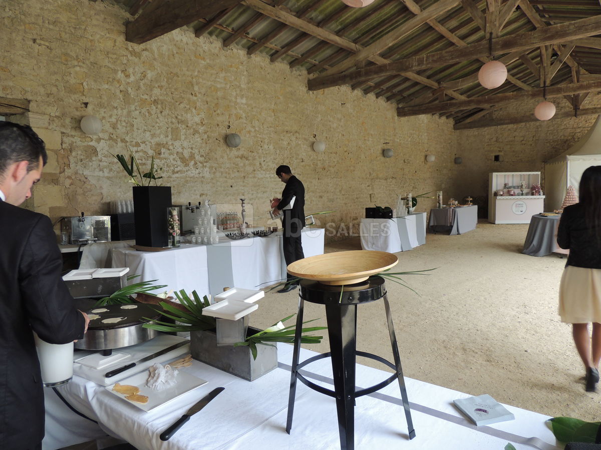 Sous la charretterie