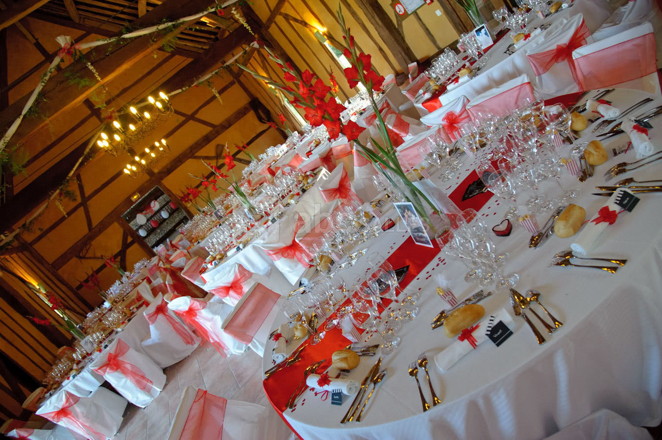 La grande salle décor rouge et blanc