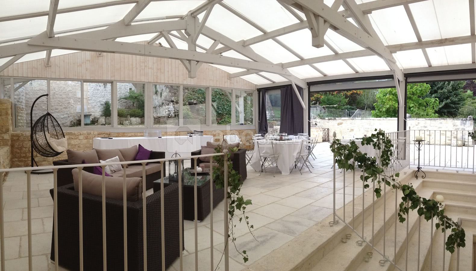 Terrasse couverte chateau de Maumont