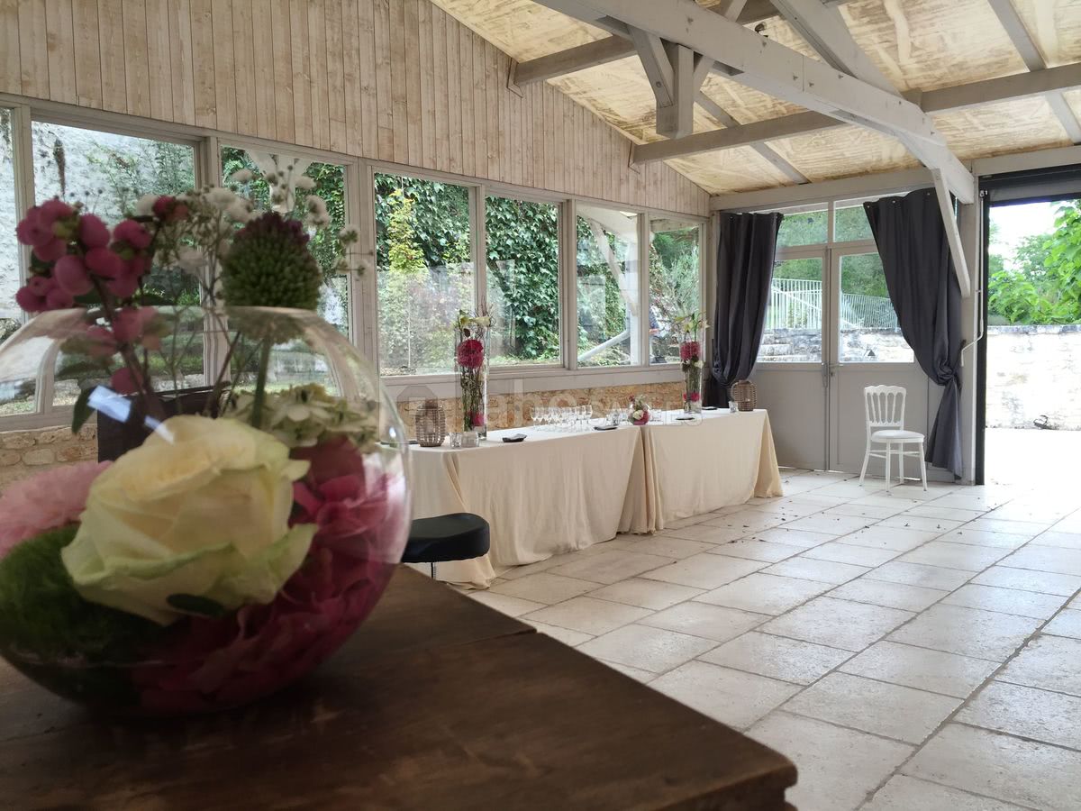 Terrasse couverte chateau de Maumont