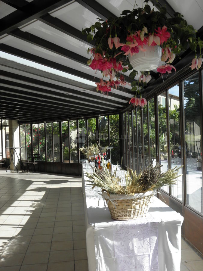 Buffet sous une verrière