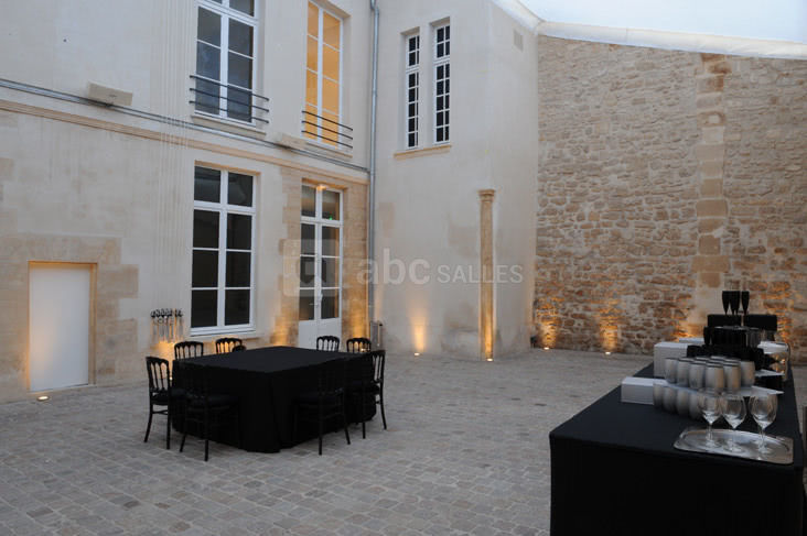 Cour