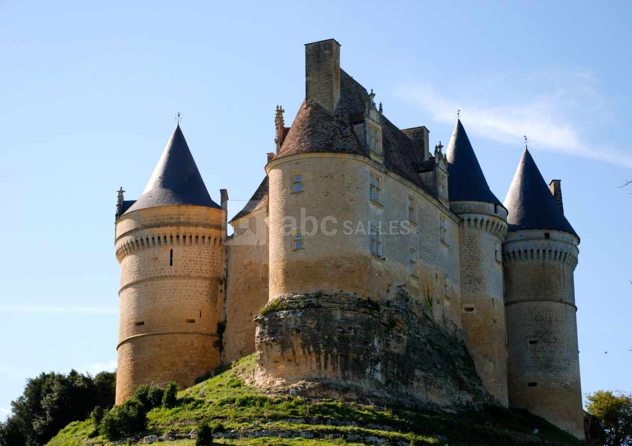Le château de bannes à 500 mètres