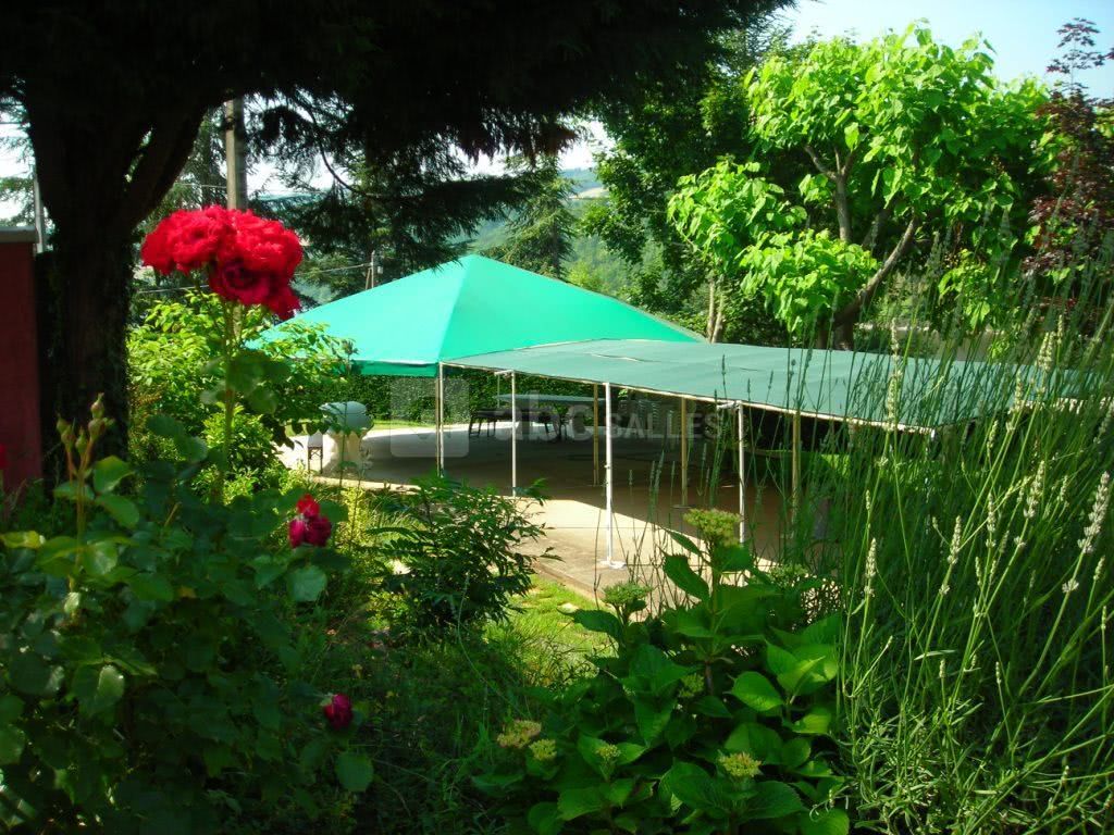 La terrasse couverte pour les cocktails
