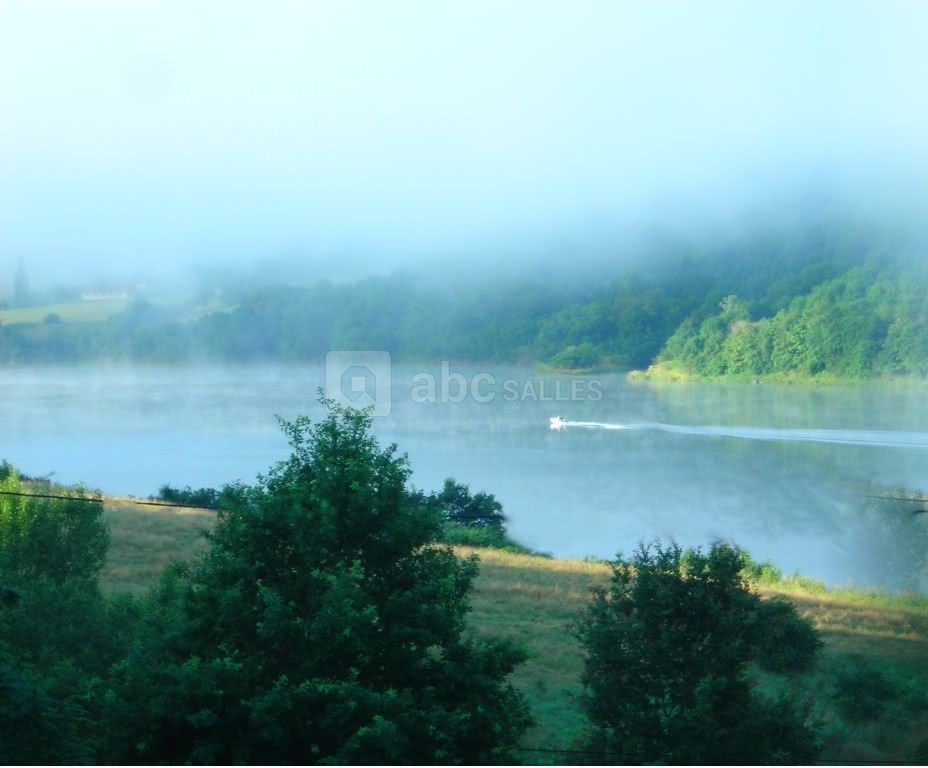 Vue sur le lac dopuis le parc un dimanche matin de juin 2008