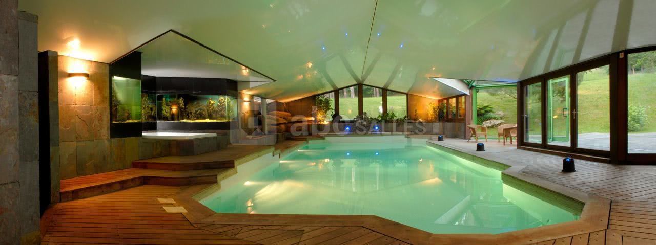 L'espace détente avec son jacuzzi et son sauna