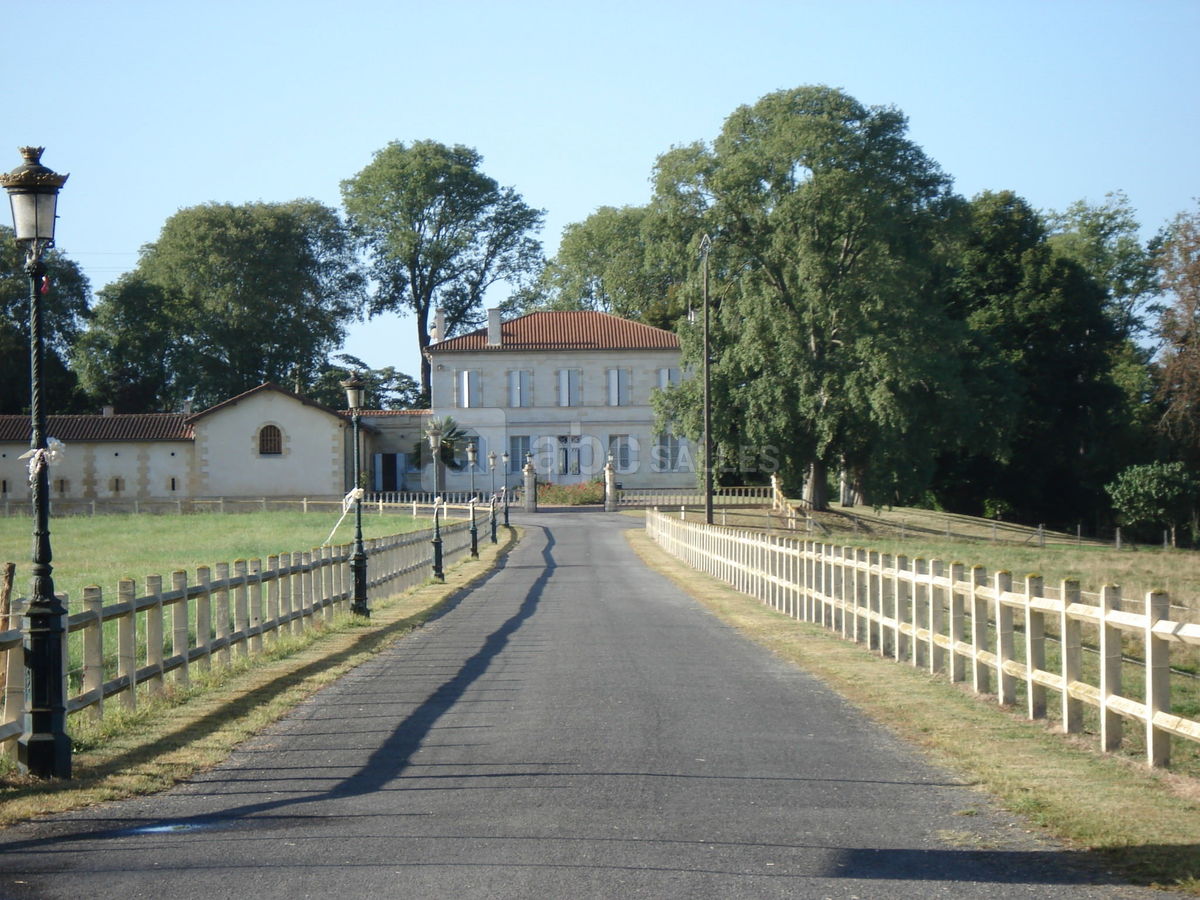 Entree vue depuis la route