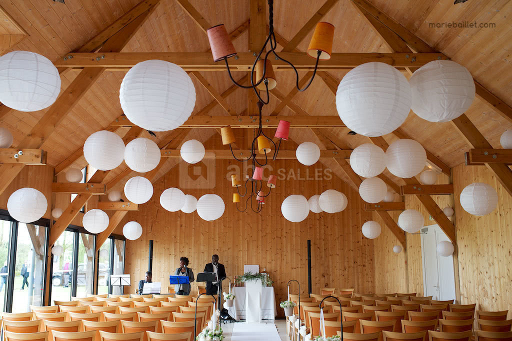 Salle en bois version cérémonie laïque