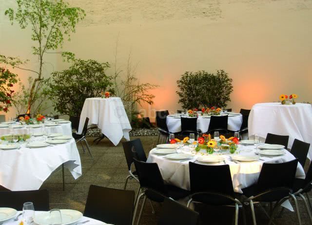 Cour intérieure dîner