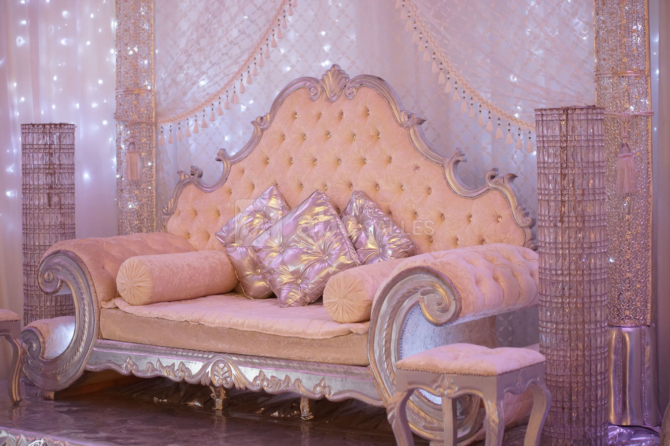 Au Palais de la Reine