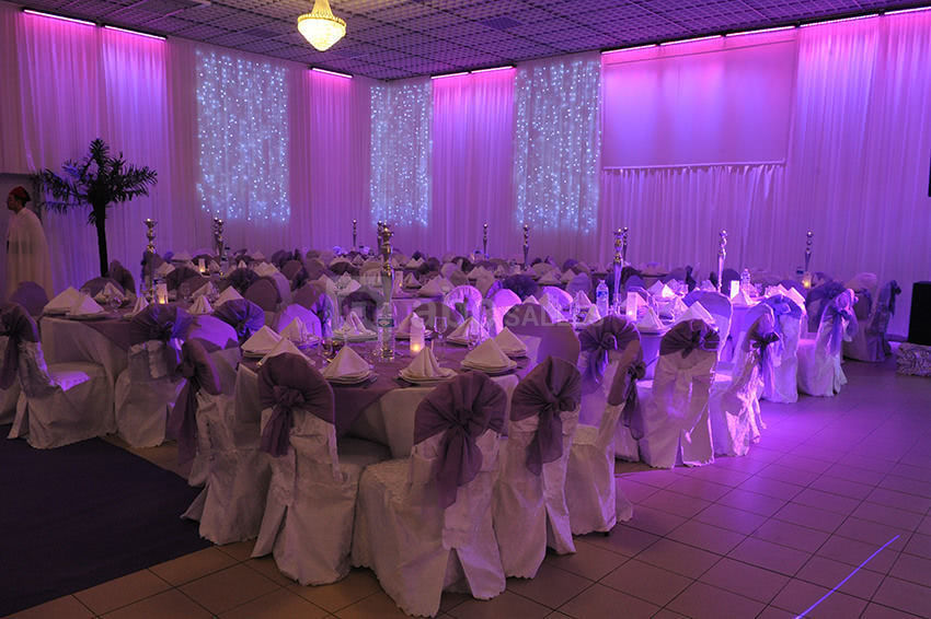 Au Palais de la Reine