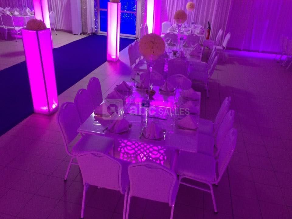 Au Palais de la Reine