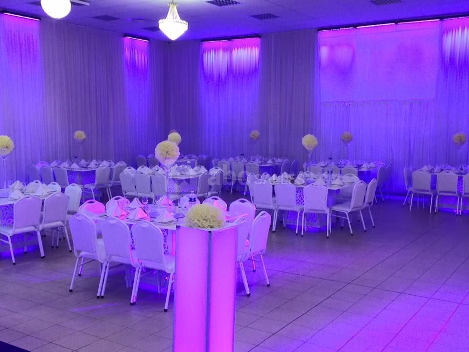 Au Palais de la Reine