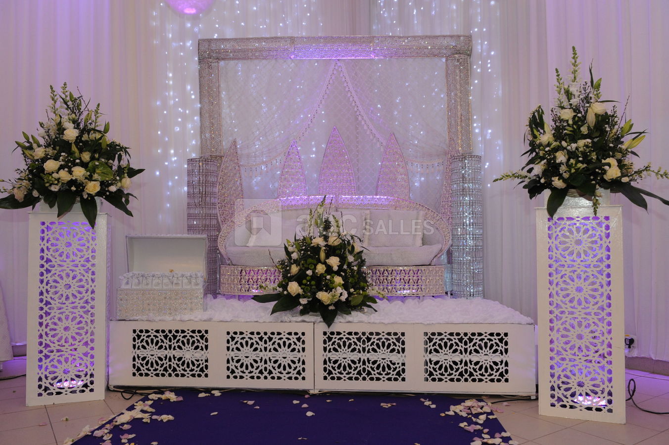 Au Palais de la Reine