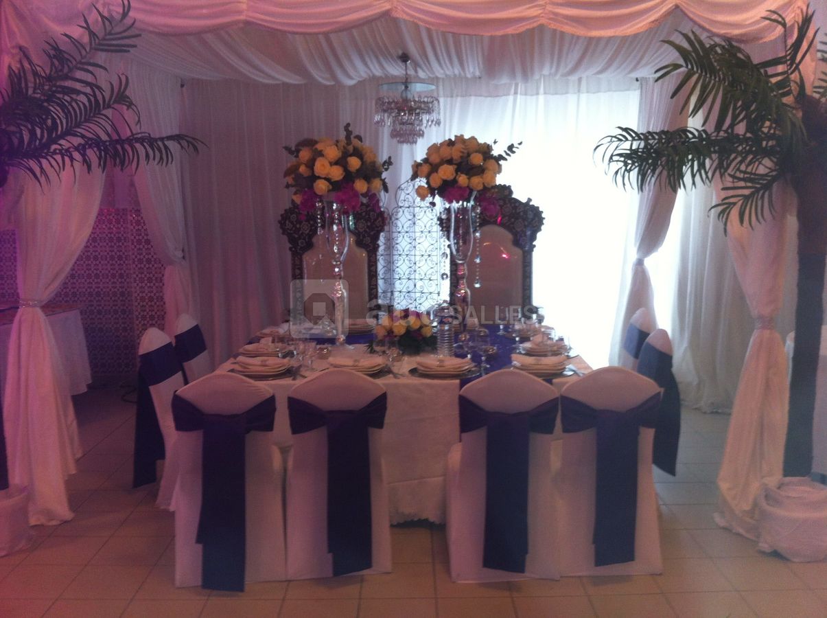 Au Palais de la Reine