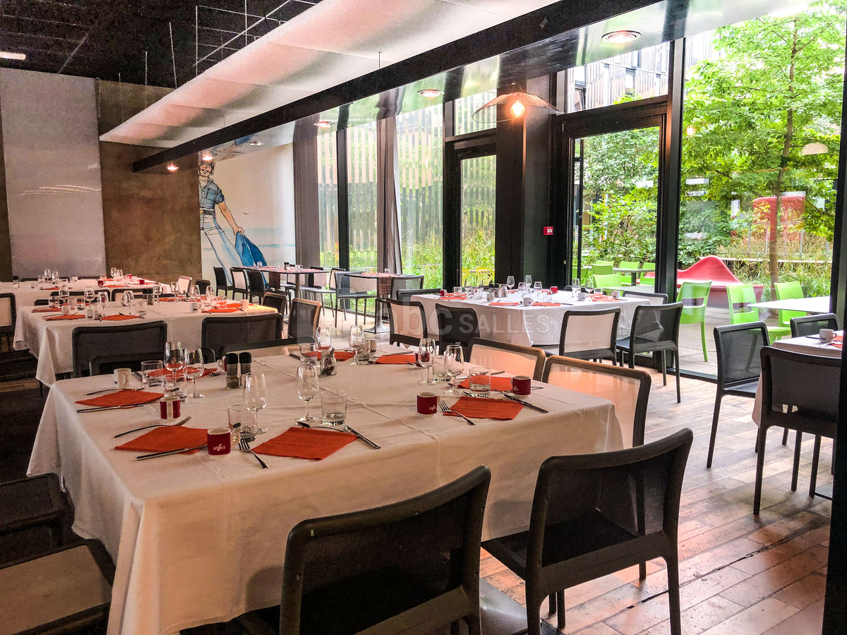 Salle du restaurant pour dîner