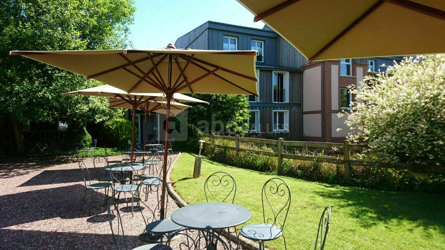 Clos-de-Rouen-Vaupaliere-Grange-jardin-mare-securisé