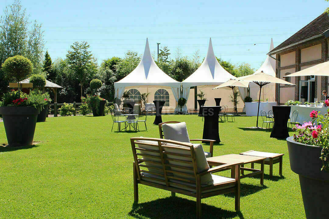 Clos-de-Rouen-Vaupaliere-jardin-grange