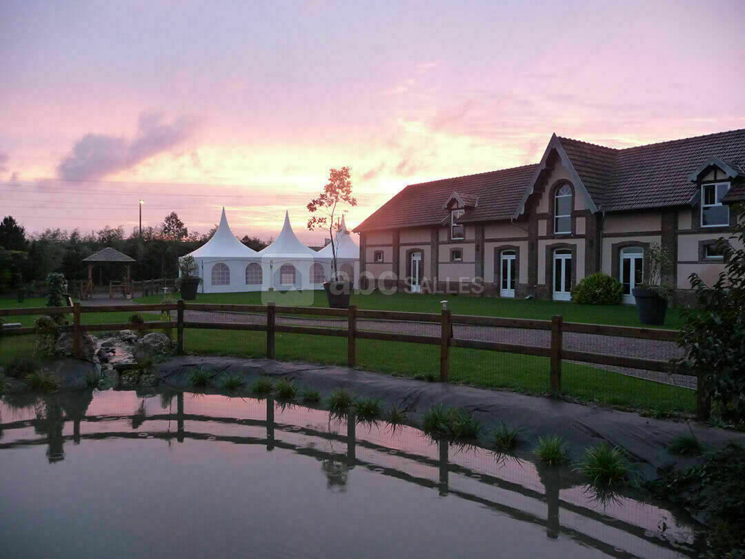 Clos-de-Rouen-Vaupaliere-jardin-grange-vue-nuit