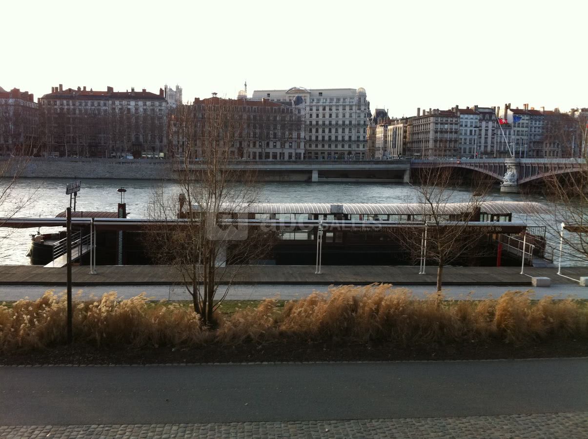 La péniche dans son ensemble